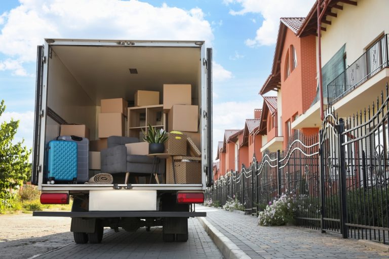 Van,Full,Of,Moving,Boxes,And,Furniture,Near,House