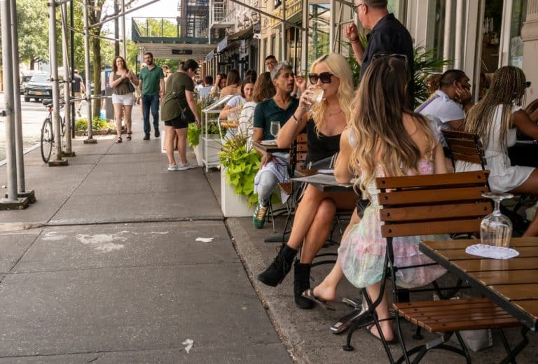 New,York,Ny,Usa-july,22,,2023,Al,Fresco,Brunch,In