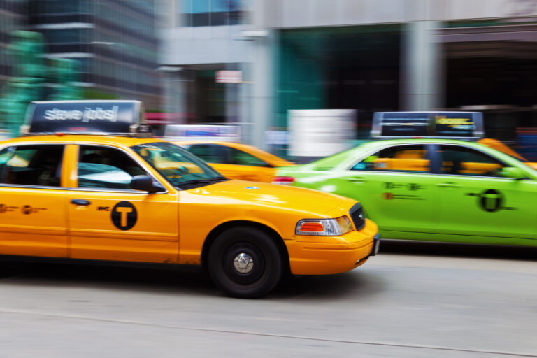 New,York,City,-,October,07,,2015:,Yellow,And,Green