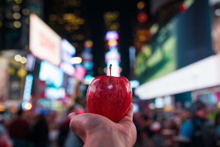 Having,An,Apple,In,The,Big,Apple