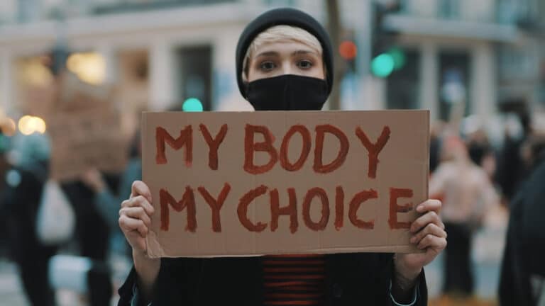 Woman,Holding,A,Sign,My,Body,,My,Choice