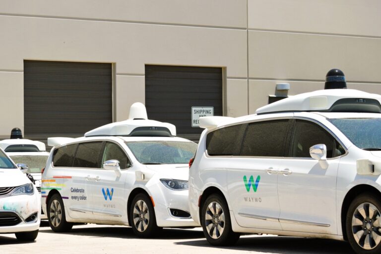 Mesa,,Arizona,-,June,04,2023:,Waymo,Operates,A,Technical