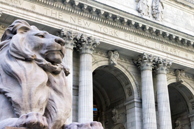 New,York,City,Public,Library,Entrance,In,Manhattan