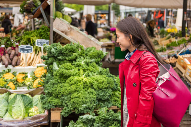 Young,Asian,Woman,Buying,Fresh,Vegetables,At,Farmers,Food,Market