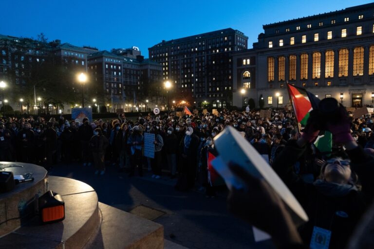 Hundreds,People,Gathered,On,The,Grounds,Of,Columbia,University,In