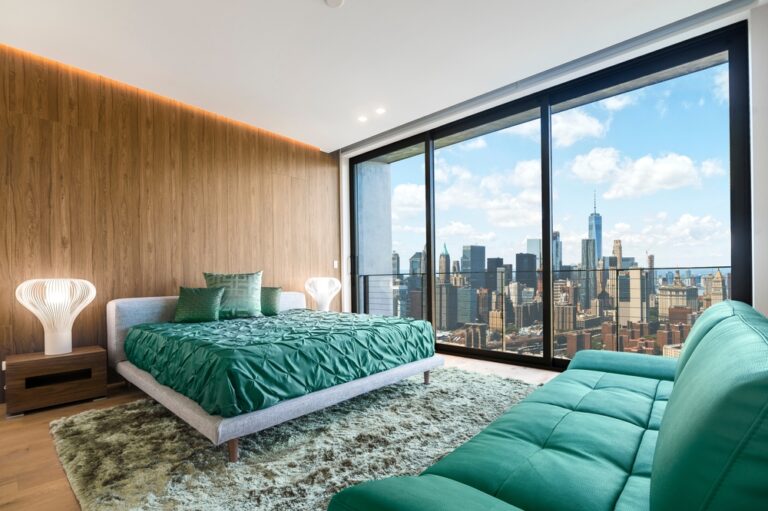 Modern,And,Contemporary,Bedroom,In,Brooklyn,,New,York,With,Views