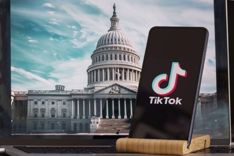 Tiktok,Sign,Is,Sharp,In,The,Foreground,,While,American,Congress