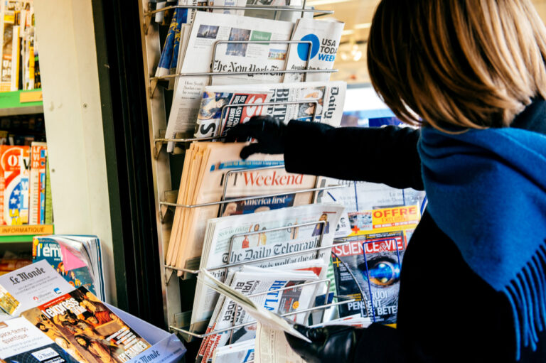 Paris,,France,-,Jan,21,,2017:,Woman,Buying,At,Media