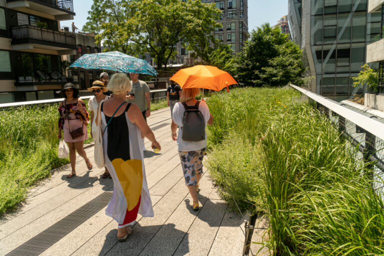 usa-july,21,,2019,Umbrellas,Protect,Tourists,From,The