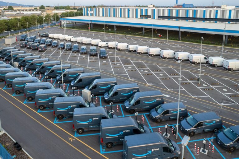 Top,View,Of,Amazon,Prime,Electric,Delivery,Vans,,Parked,At