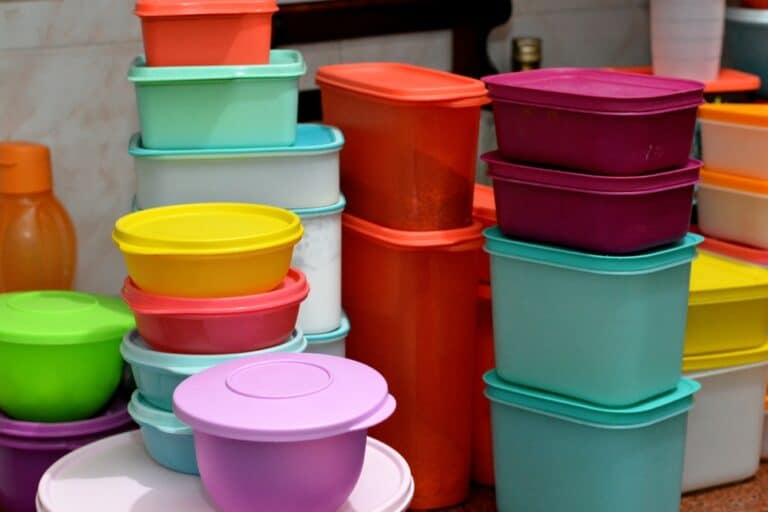 Tupperware dichiara bancarotta: è la fine di un'era