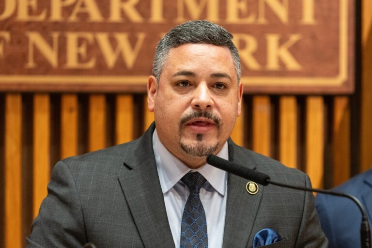 Quando la legge entra a City Hall: Eric Adams e la crisi che scuote New York