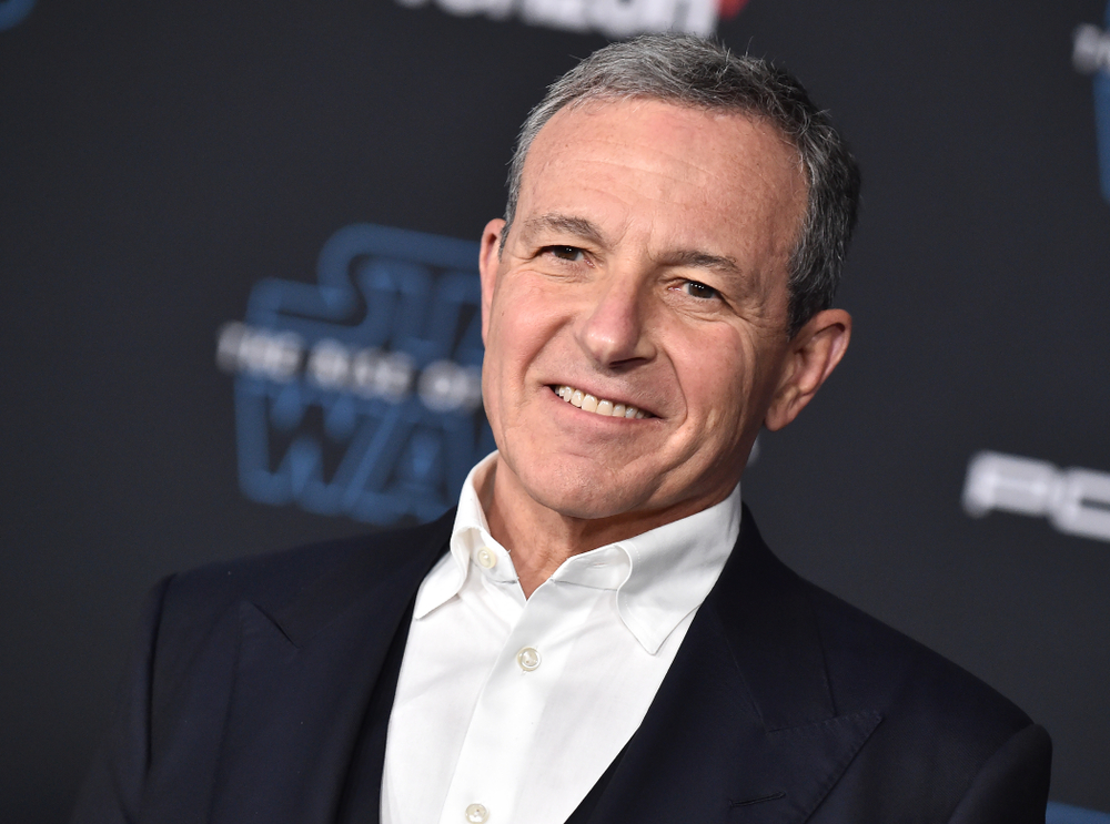 Disney, il lungo addio di Iger: il nuovo CEO arriverà solo nel 2026