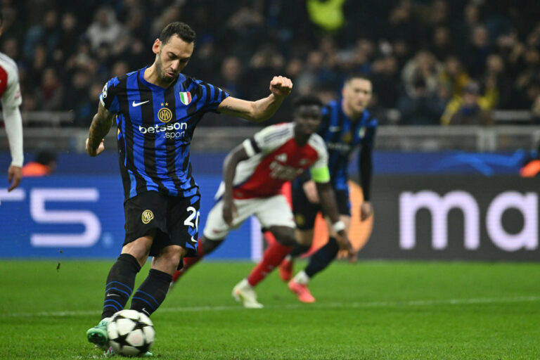 Calhanoglu su rigore, a San Siro Inter-Arsenal 1-0