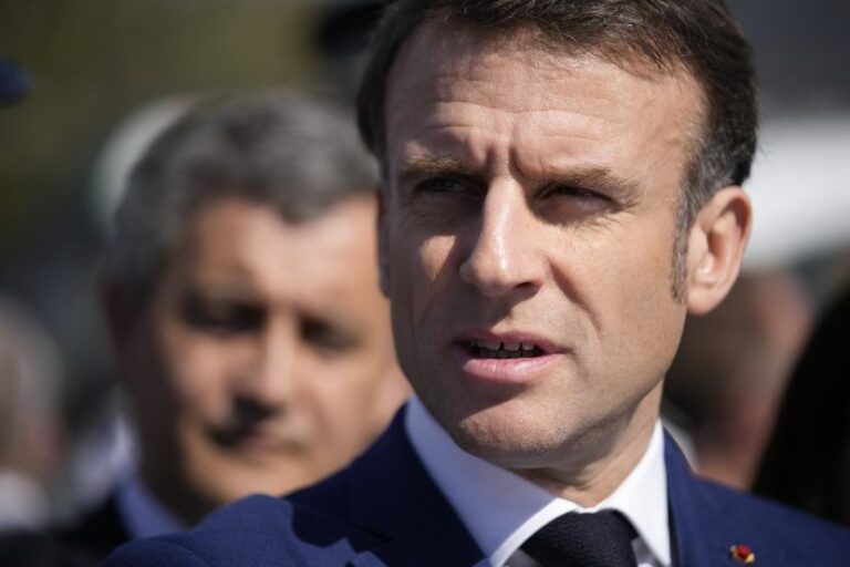 Francia, Macron “A giorni nominerò il nuovo primo ministro”