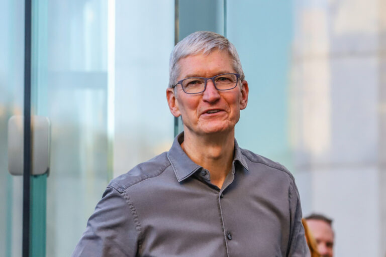 Apple,Ceo,,Tim,Cook,Opens,The,Door,Of,The,Newly