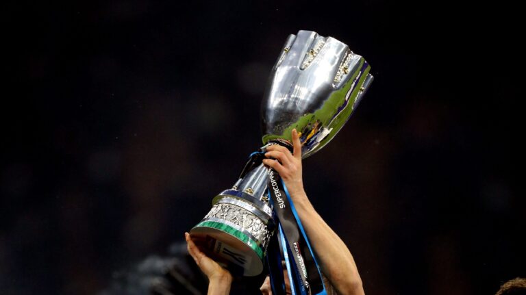 SUPERCOPPA-ITALIANA-ALZATA-shutterstock_2105957132 (1)