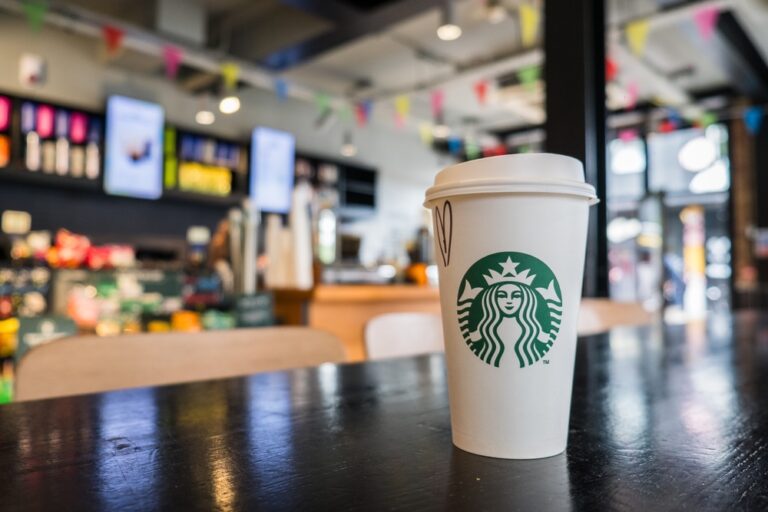 London,,Uk,-,July,22,,2024:,Starbucks,Cafe,In,London