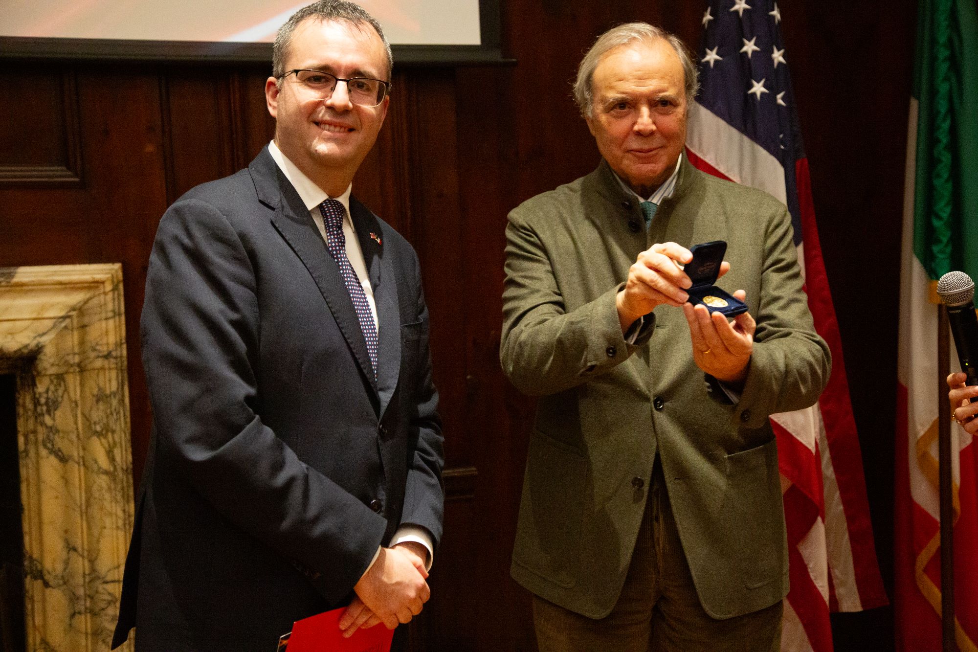 L’Italian Reputation Award consegnato a Mario Calvo-Platero per la sua carriera