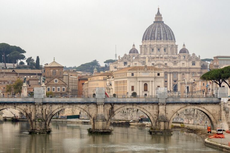 Rome,,Italy,-,Nov,14,,2024:,Ponte,Sant'angelo,Under,Restoration