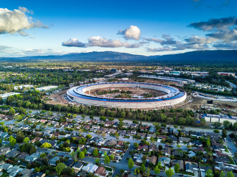 Cupertino,Ca,Usa,April,13,,2017:,Aerial,Photo,Of,Apple