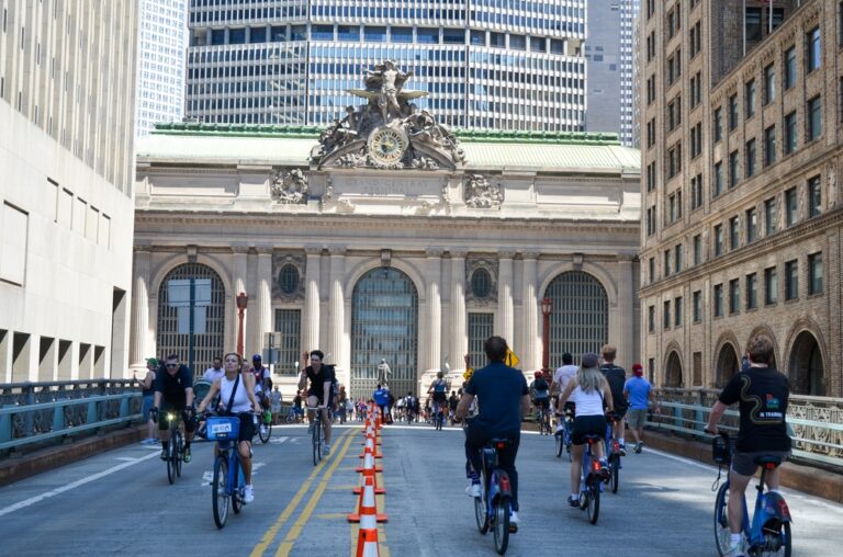 New,Yorkers,Are,Seen,Walking,And,Biking,Around,During,Car