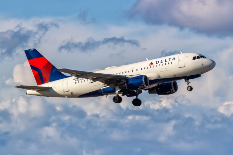 West,Palm,Beach,,United,States,-,November,13,,2022:,Delta