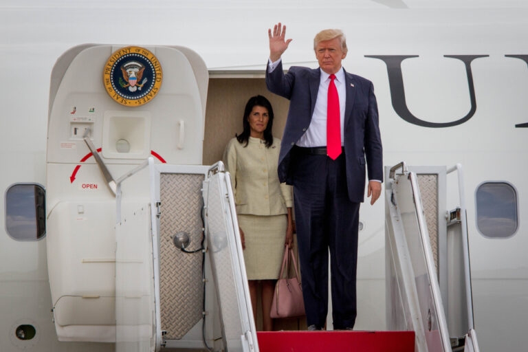 President,Donald,Trump,Disembarks,Air,Force,One,In,Ronkonkoma,,Ny,