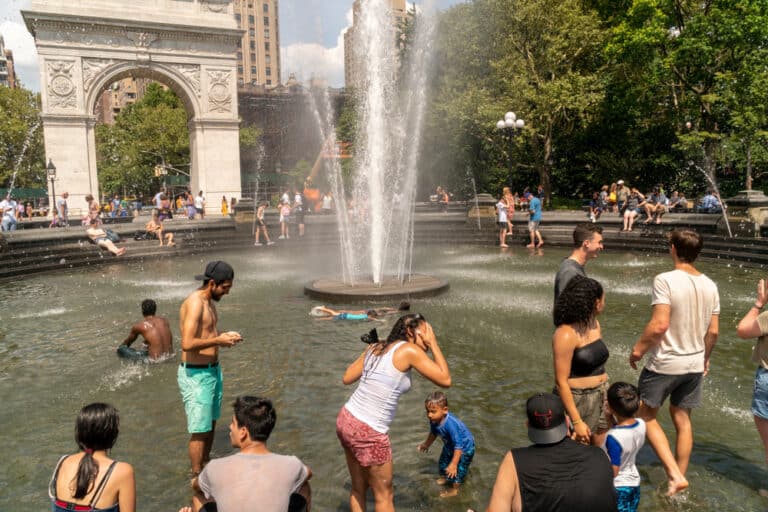 usa-july,20,,2019,New,Yorkers,And,Visitors,Frolic