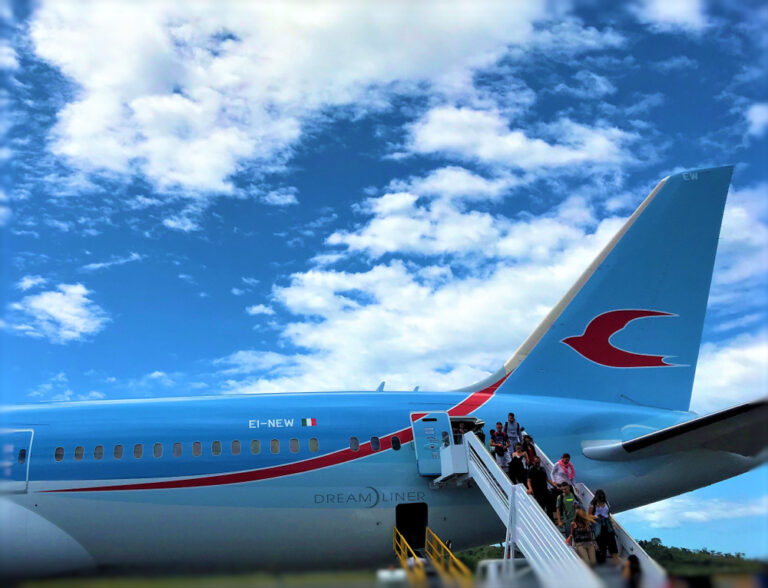 2018:,An,Airplane,From,The,Neos