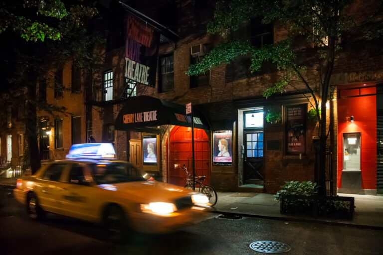 New,York,,Usa,,June,27,,2011:,Horizontal,Night,Shot