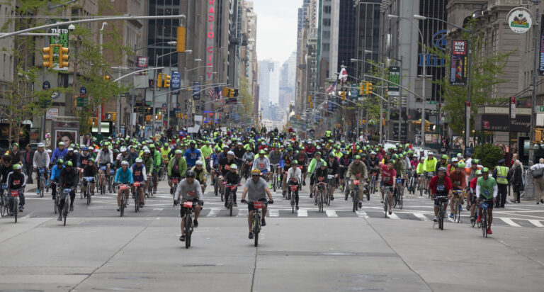 New,York,,Ny,-,May,04,,2014:,Unidentified,People,Ride