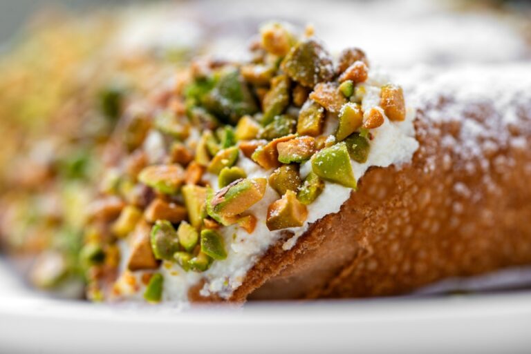 Closeup,Of,Delicious,Cannoli,Siciliani,With,Ricotta,Cream,And,Pistachios,