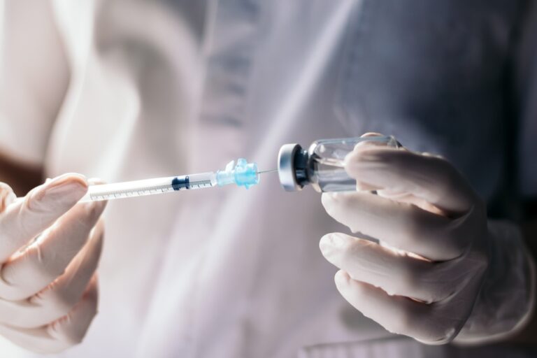 Injecting,Injection,Vaccine,Vaccination,Medicine,Against,Covid-19,Into,A,Syringe