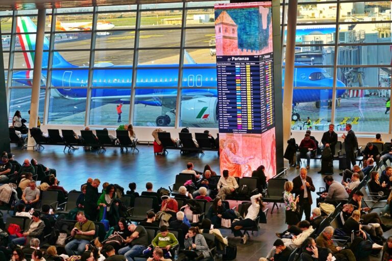 Rome,,Italy,,January,23,,2025:,Hall,Of,Departures,Of,The