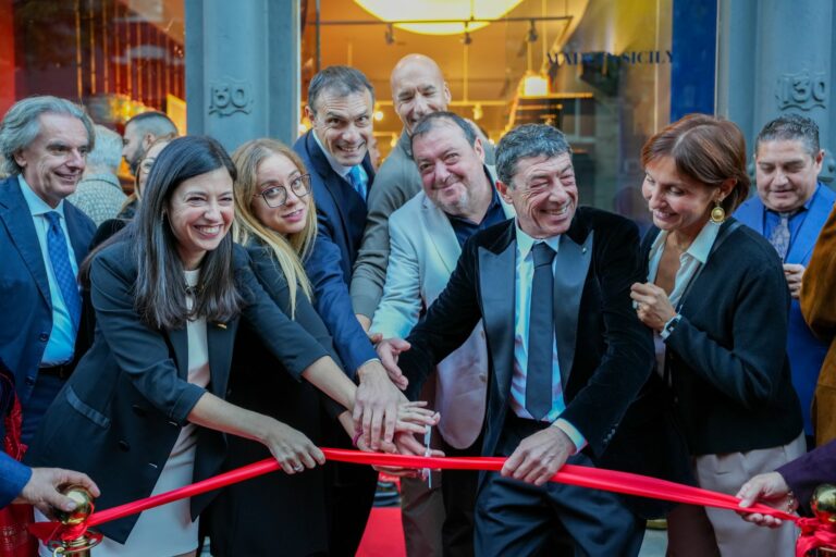 Agata Fiasconaro, Antonella Fiasconaro, Consul General Fabrizio Di Michele, Luca Parmitano, Fausto Fiasconaro, Nicola Fiasconaro, and Marta Guidarelli_Ph_Alice Capri