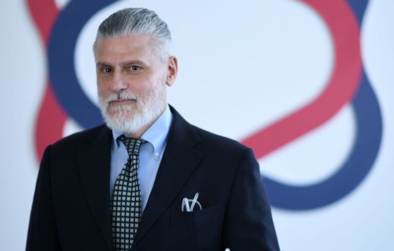 LUCIO MIRANDA STANDING2