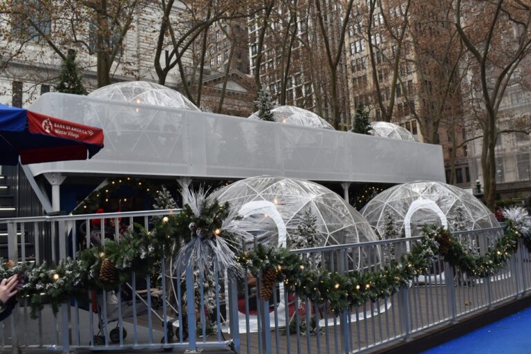 Manhattan,,New,York,,Usa-,December,3,,2024-,Igloos,At,Cozy