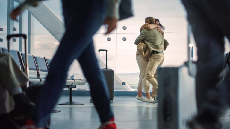 Airport,Terminal,Family,Reunion:,Beauitful,Couple,Meets,At,The,Boarding