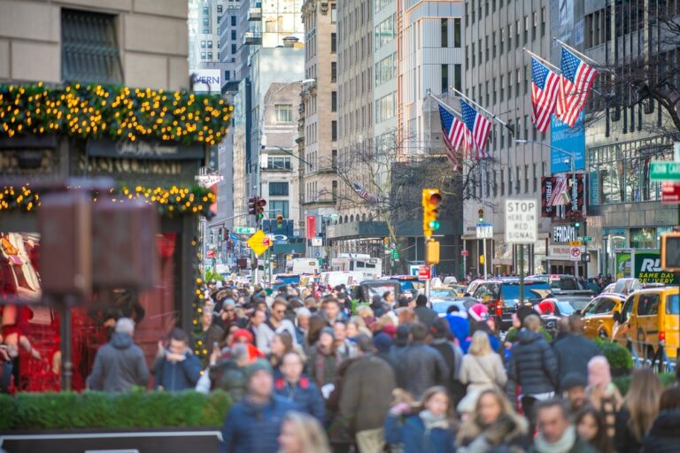 New,York,City,,Ny,-,December,7th,,2018:,Crowd,Along