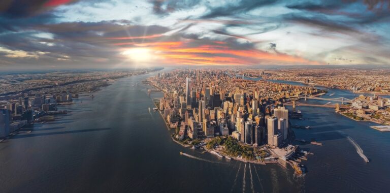 Beautiful,Sunset,Over,Manhattan,Island,In,New,York,City