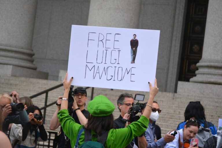 New,York,,New,York,Usa,-,April,25,,2025:,Supporter