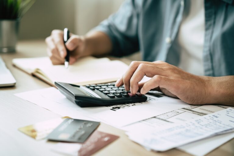 Deduction,Planning,,Debt,Asian,Accountant,Hand,Using,Calculator,To,Calculating