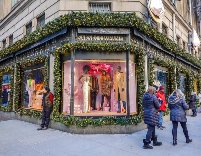 New,York,-,December,16,,2025:,Famous,Saks,Fifth,Avenue's