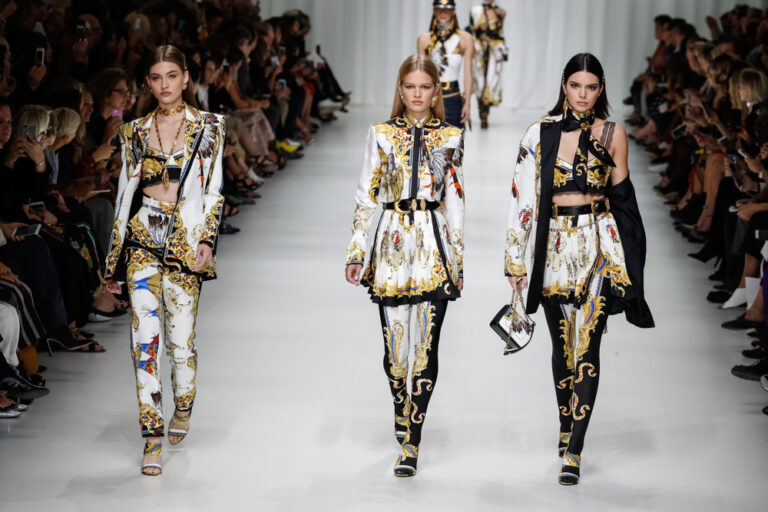 Milan,,Italy,-,September,22:,Grace,Elizabeth,,Anna,Ewers,,Kendall