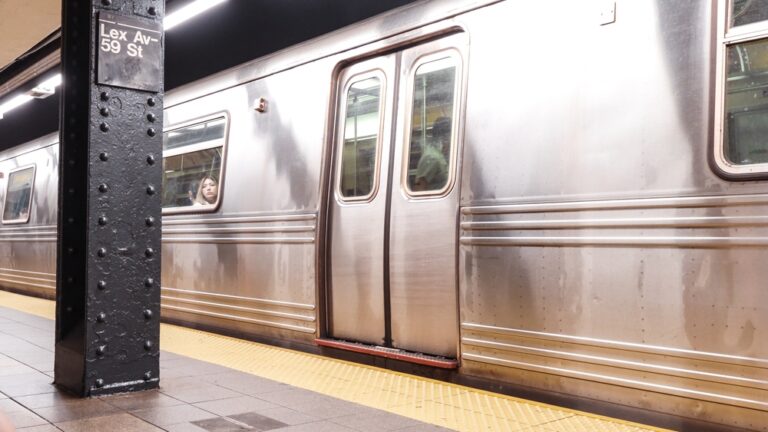 Shiny,Silver,Subway,Train,With,Open,Doors,At,Urban,Station