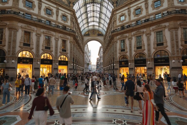 Milan,,Italy,-,September,18,2025:,Shoppers,Pass,Luxury,Boutiques
