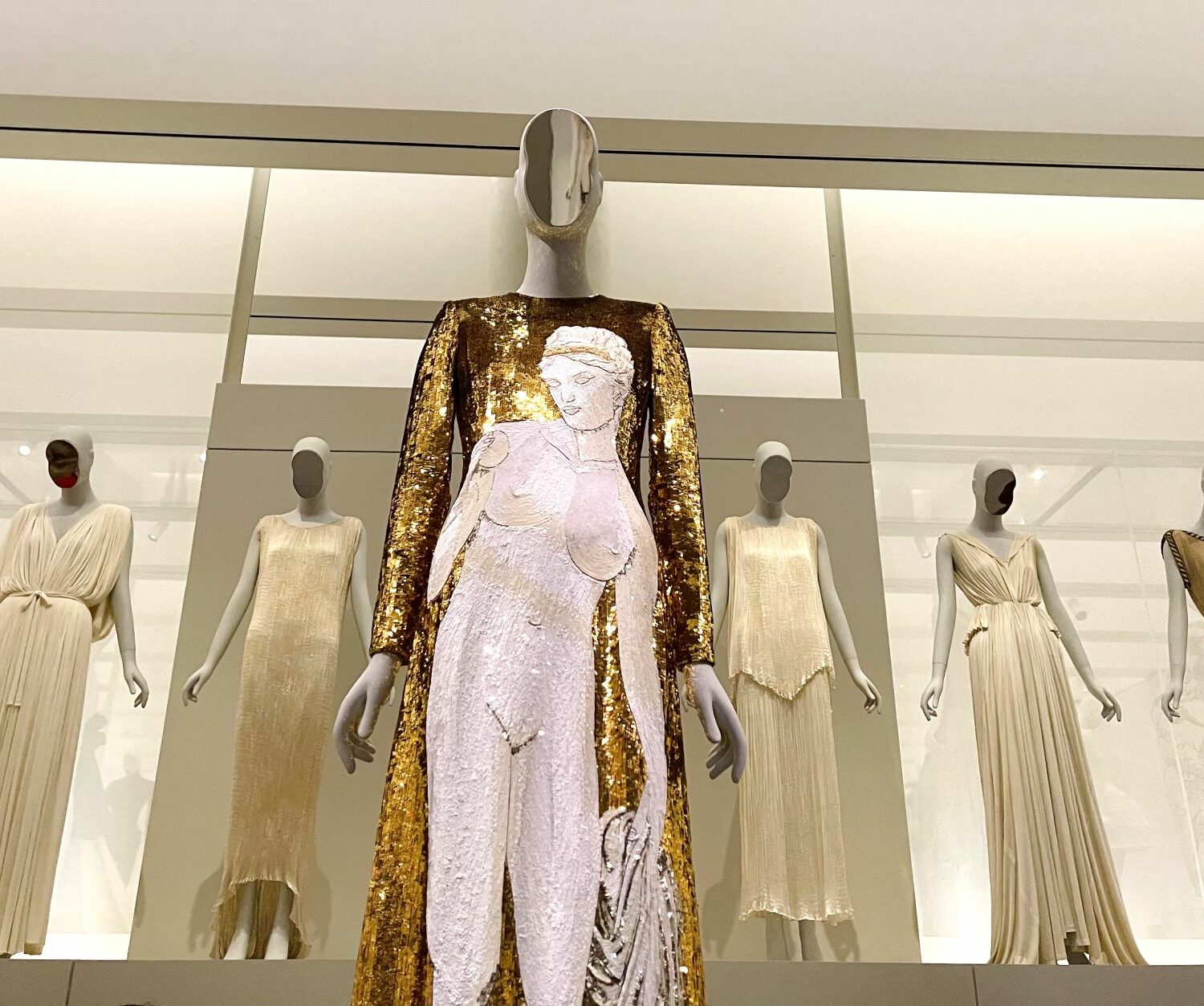 Il “Corpo vestito” in mostra al MET, dove arte e moda si incontrano