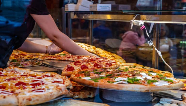 Usa,,New,York.,May,3,,2019.,Pizzeria,Glass,Window
