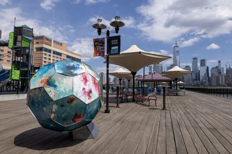 3_Bassim-al-Shaker-sculpture-at-Exchange-Place-courtesy-ARTS-14C-1-1024x683